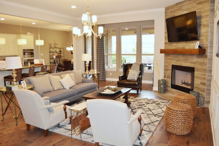 The stunning natural backdrop offered in many Sweetwater homes blends beautifully with interior details such as grand fireplace surrounds and rich wood flooring. Nature, after all, is the perfect neutral.